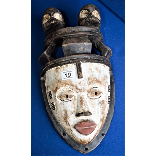 19 - 45cm White Kalolin Fan African (Gabon) Temple mask