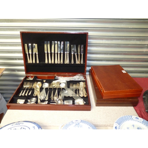 584 - 3 Sets Canteen cutlery 'Kings Pattern'