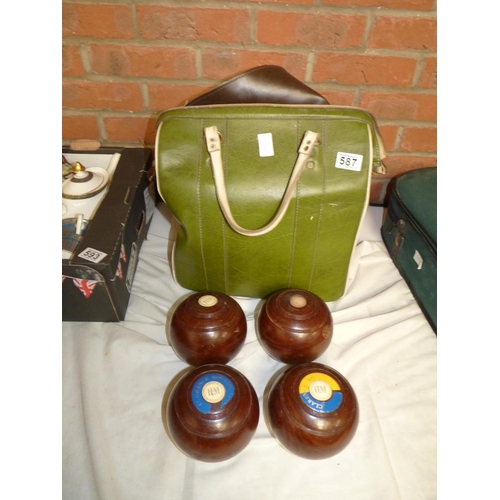 587 - 4 Wooden bowls and bag