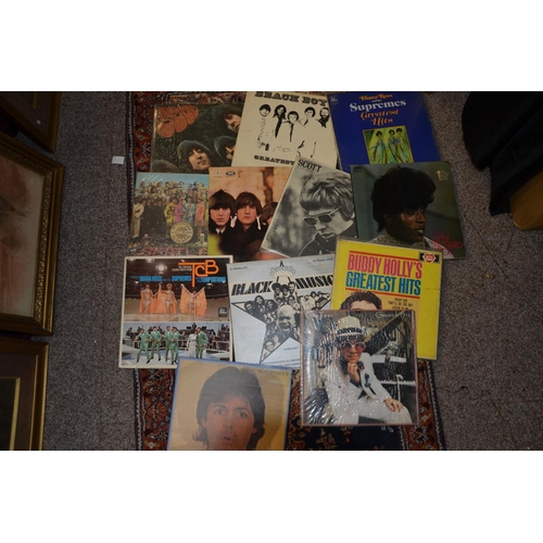 624 - Records and Record player incl Beatles Rubber Soul and Lonely Hearts