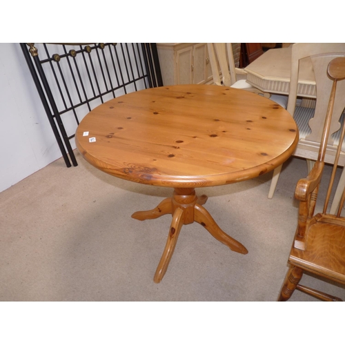 776 - Pine circular dining table