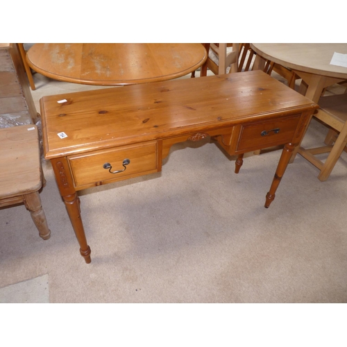 784 - Pine dressing table