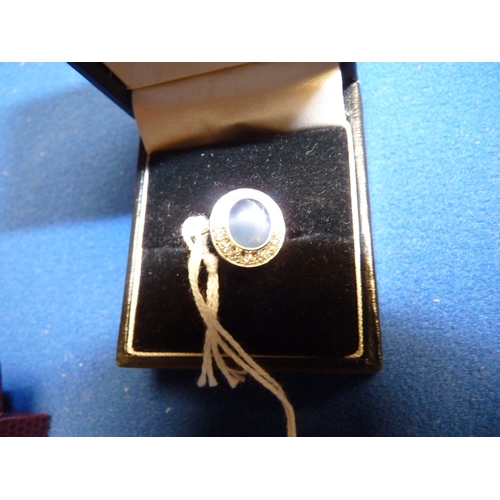 422 - Size N 18ct white gold 2 1/2 Boujon blue saphire surrounded by V! high quality diamonds cost new £62... 