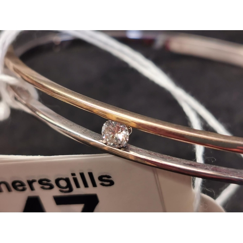 847 - 18ct Gold/White Gold Bangle w/Diamond