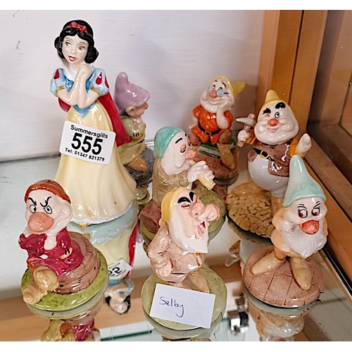 555 - A  LIMITED EDITION SET OF SNOW WHITE AND THE SEVEN DWARFS ISSUED BY ROYAL DOULTON IN A LIM... 