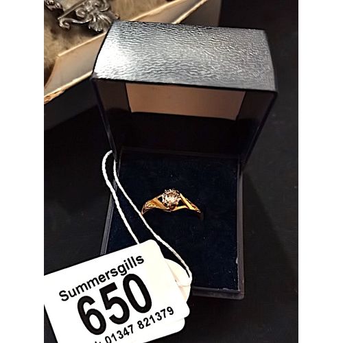 650 - 18ct Gold Ring