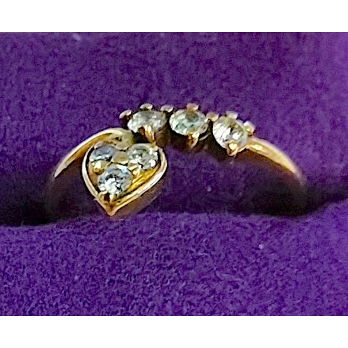 697 - 9ct gold 375 vintage ring 3 white stones offset with heart shape with 3 white stones ring sizw 0