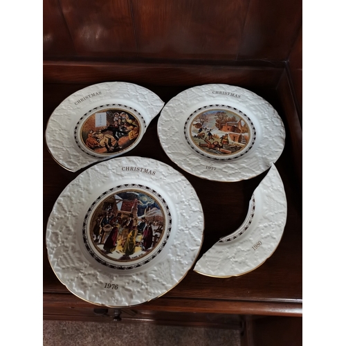 850 - 12 Coalport Christmas plates (1 damaged)