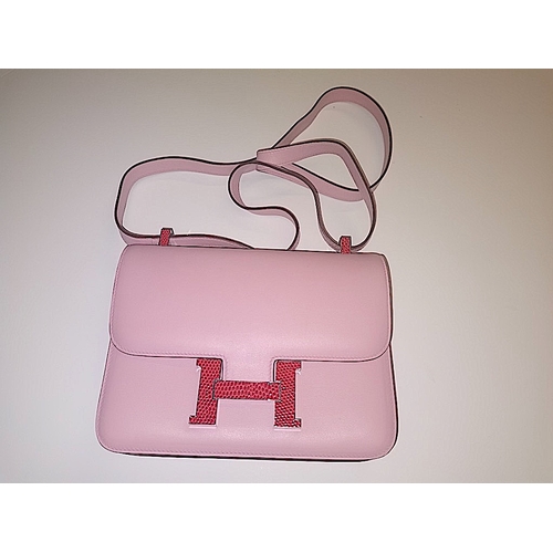 577a - Boxed Pink leather Ladies Handbag marked HERMES Paris in excellent condition with dust bag , shop ba... 