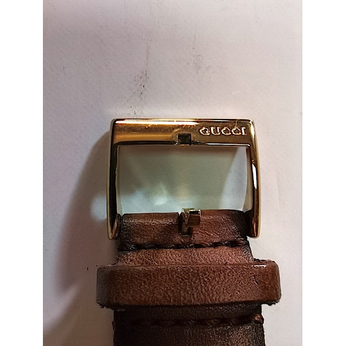 702b - Mans Gucci watch 126.4 water resistant on brown leather strap working order good condition original ... 