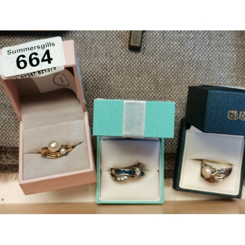 664 - 3 costume jewellery rings