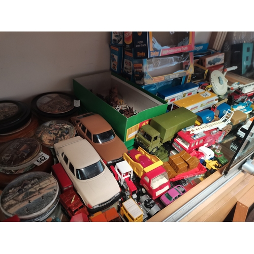 541 - Collection of Dinky and Matchbox vehicles etc