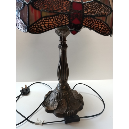 815 - Tiffany lamp with dragonfly decoration