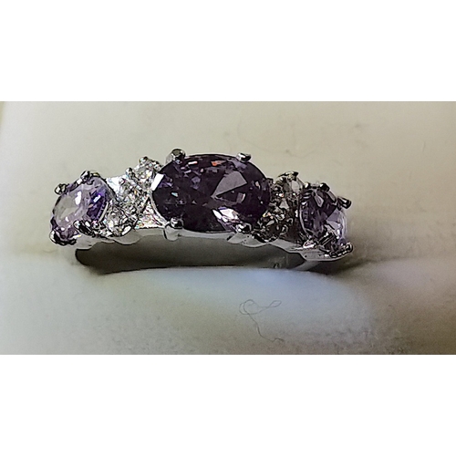 690 - 14k white gold ring with 3 purple stones with centre white stones size N