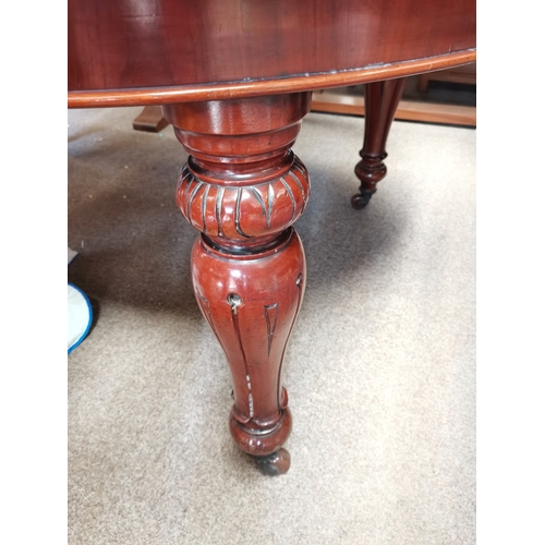 894 - Victorian extending mahogany dining table