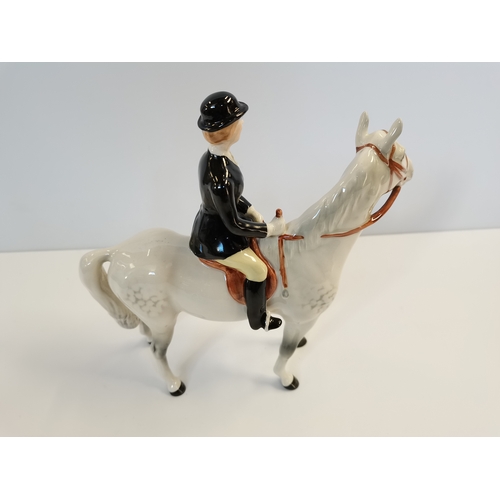 19 - Beswick Huntswoman on grey horse