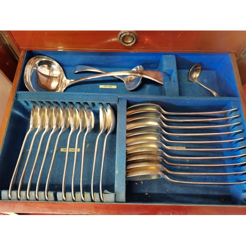 443 - Canteen of cutlery in Mahogany case