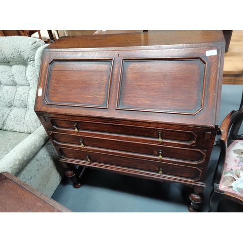 1130 - Oak bureau and drop leaf dining table