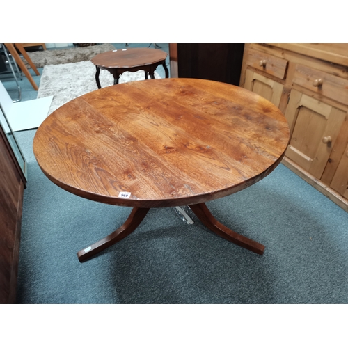 960 - Countryways Oak (East Sussex) Hand crafted Oak Circular dining table 1.2m diameter Exc. Condition