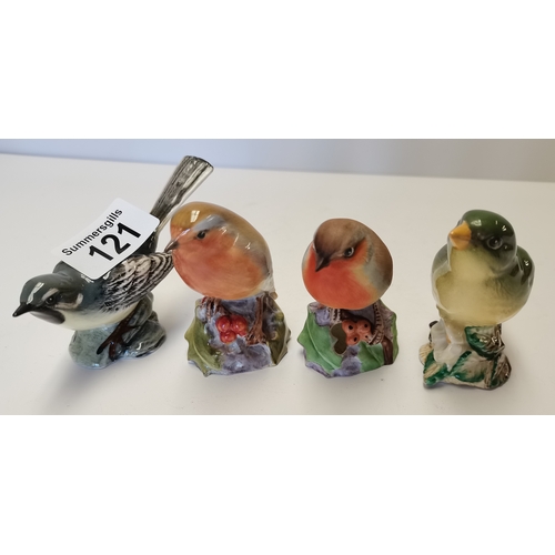 121 - 2 x Beswick birds, grey wagtail and greenfinch 2 Royal Worcester Robins - 1 in Matt 1 in gloss