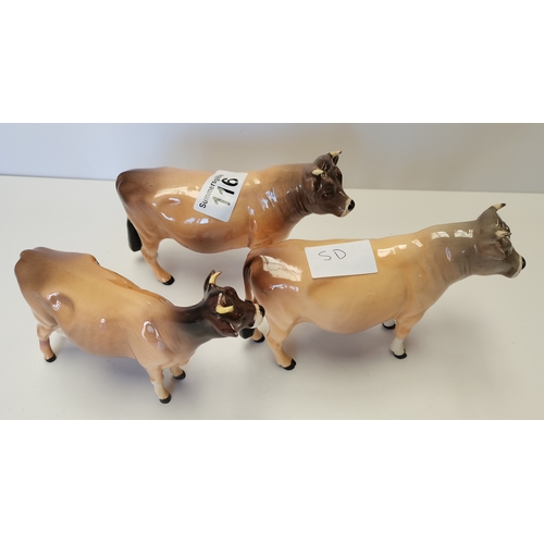 116 - 2 x Guernsey Beswick bulls and Guernsey cow (minor repairs to all 3)