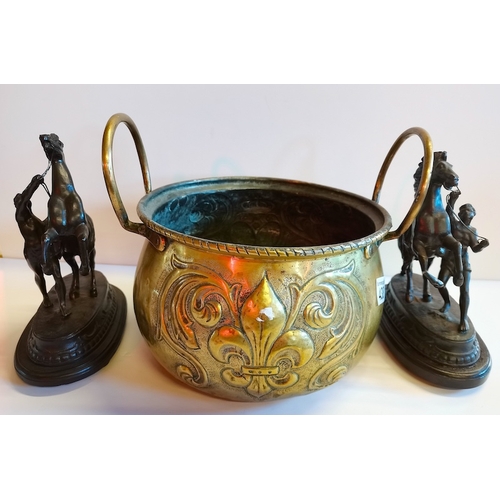 438 - 2 Metal horse figures and brass pot