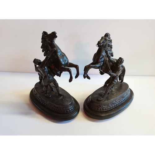 438 - 2 Metal horse figures and brass pot