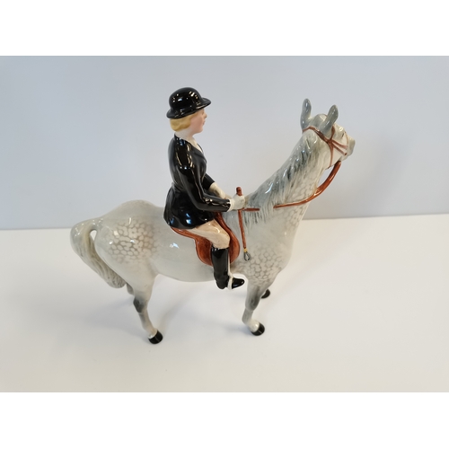 18 - Beswick Huntswoman on grey horse