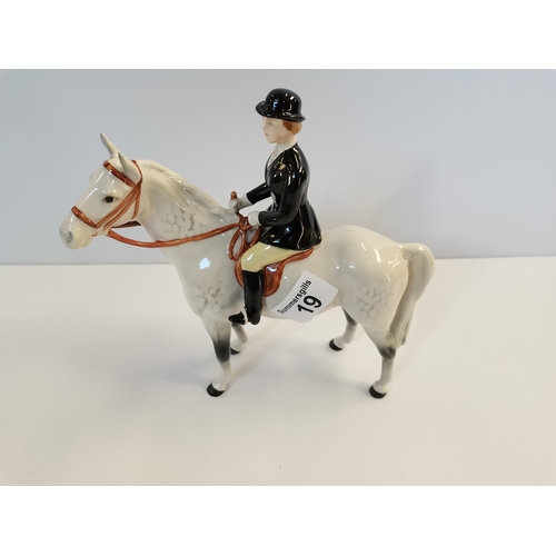 19 - Beswick Huntswoman on grey horse