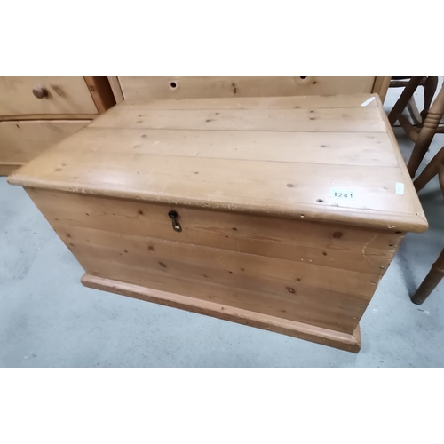 1241 - Pine blanket box