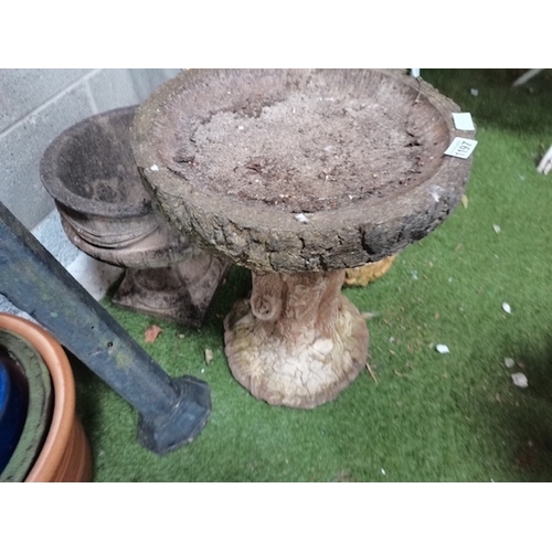 1197 - Bird bath and planter