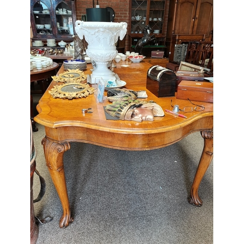 835 - Antique walnut dining table with crossbanding and claw feet, 2 leaves, total size 260x120cm