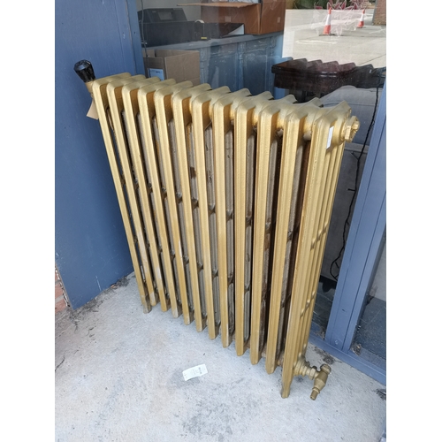 1028h - 4 x cast iron radiators with end decoration  ( 2 x radiators to be collected from house at Boro... 