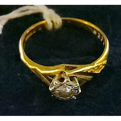 663 - 18ct gold ring 3g size R