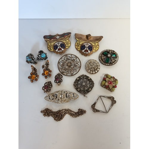 621 - Buckles and brooches