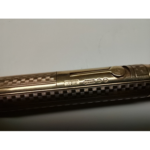 675g - Watermans gold pen set in case