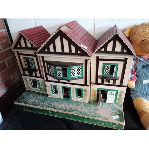 205 - Vintage dolls house