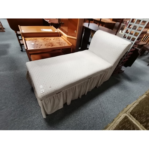 999 - Antique day bed