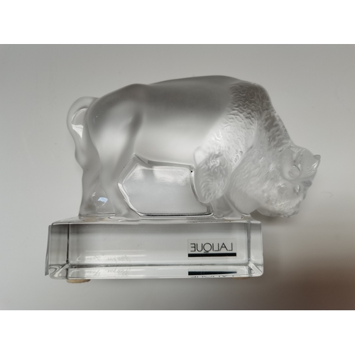 400a - Lalique Bison / Buffalo Paperweight in excellent condition and signed Lalique France.