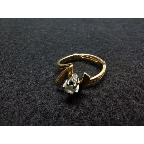 366 - 18ct Gold diamond Ring