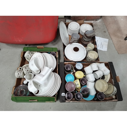 1200 - Box of Hornsea, Doulton etc.