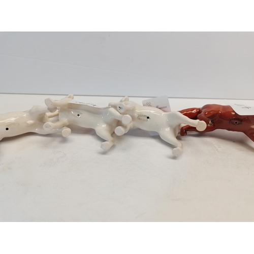 116 - x3 Beswick hounds and x1 Beswick fox