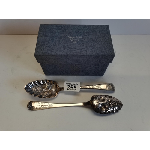 355 - A pair of highly decorated fruit spoons in box 140g