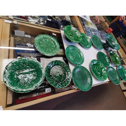 286 - Wedgwood Green Majolica plates