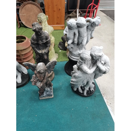 1109 - Garden statues