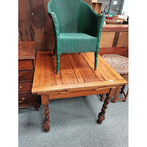 938 - Oak draw leaf table and chairs