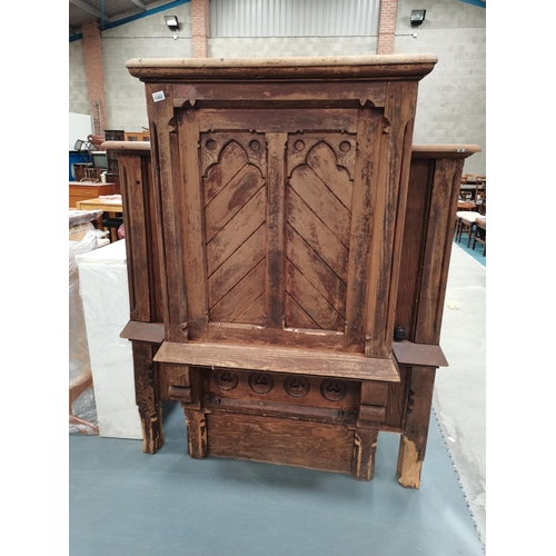 1060 - large church pulpit