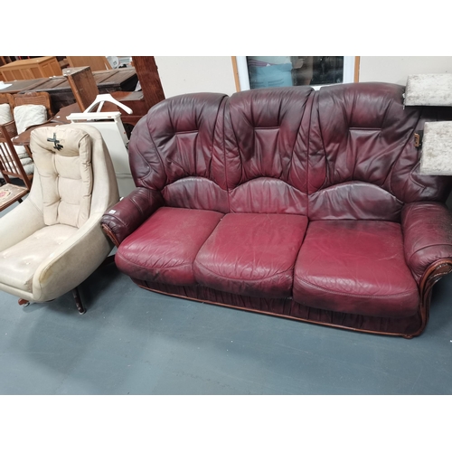 1090 - Leather settee and retro swivel chair