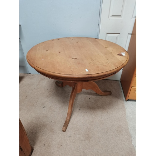 1122 - Antique pine circular dining table