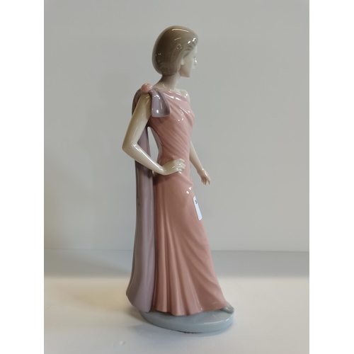 122 - Nao figure - 'Lady in pink' good condition